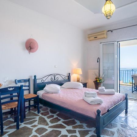 Aparthotel Sirines à Vlachata Extérieur photo