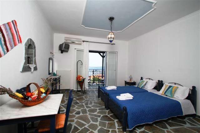 Aparthotel Sirines à Vlachata Extérieur photo